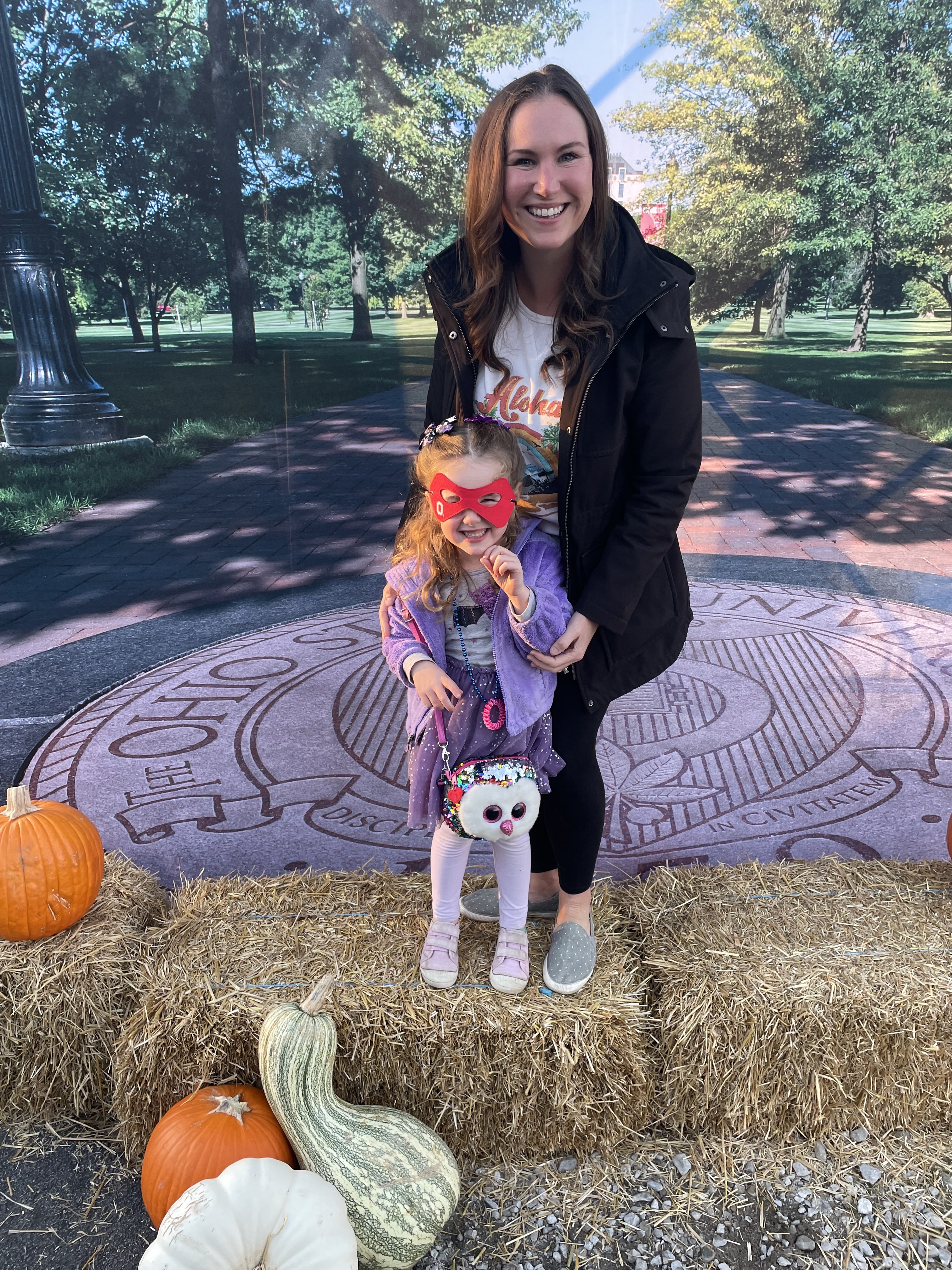 Ali with her daughter Harper at a Halloween event